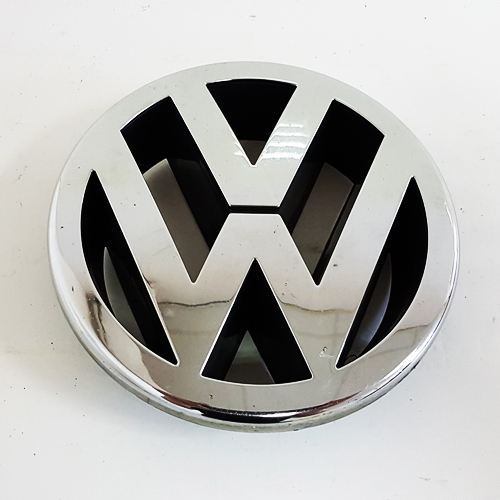 Ön Amblem 1T0853601E - Caddy, Passat (2010-)