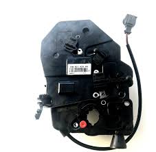 Bagaj Kilidi 7H0827426AA - T5 (2004-2010)